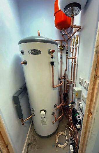 https://wanneroohotwater.com.au/uploads/2025/06/gas-hot-water-system-11703.jpg